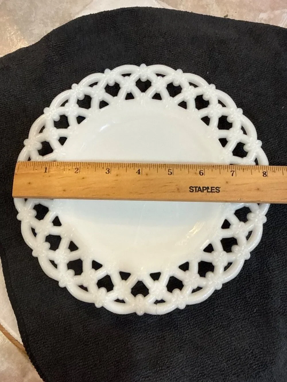 VINTAGE WESTMORLAND WHITE MILK GLASS FORGET ME NOT LACE PLATE 8.5
